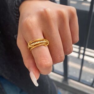 SIZE 8 | 18K Gold Plated Interlocked Stackable Ring